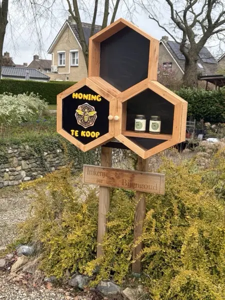Honingkast aan de Rieterweg 20 in Maashees